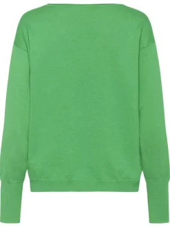 Pull vert uni pourvu d'une coupe droite et de manches longues