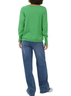 Pull vert uni pourvu d'une coupe droite et de manches longues