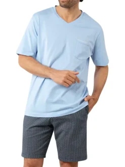 Pyjama court en coton bleu ciel à petits motifs avec un col v
