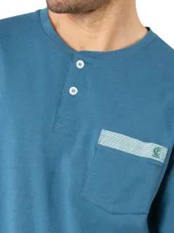 Pyjama court en coton bleu clair à rayures avec un col tunisien