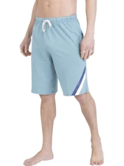 Pyjama court en coton bleu clair uni pourvu d'une coupe droite