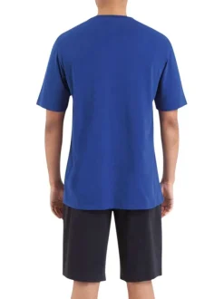 Pyjama court en coton bleu imprimé avec une coupe fermée et un col V
