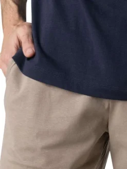 Pyjama court en coton marine uni pourvu d'une coupe droite et d'un col boutonné