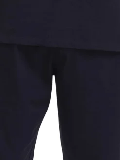 Pyjama court en coton noir uni pourvu d'un col rond et d'une coupe droite