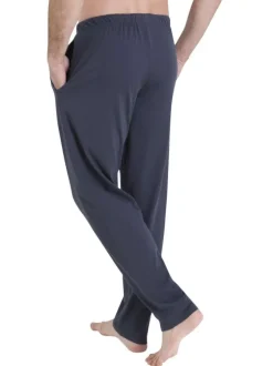 Pyjama en coton bleu rayé pourvu d'un col rond et de manches longues