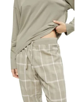 Pyjama long en coton beige à carreaux avec une coupe droite, un col rond et des manches longues