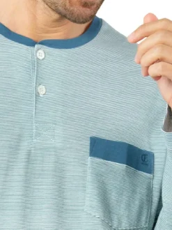 Pyjama long en coton bleu clair à rayures avec un col tunisien