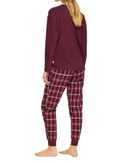 Pyjama long en coton bordeaux à carreaux avec une coupe droite, un col rond et à manches longues