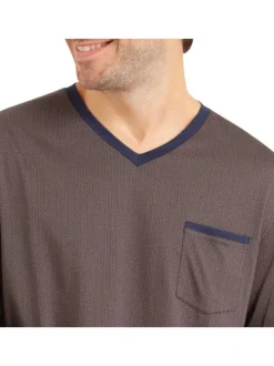 Pyjama long en coton marine imprimé avec une coupe droite et un col V