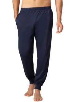Pyjama long en coton marine quadrillé avec une coupe fermée et un col rond