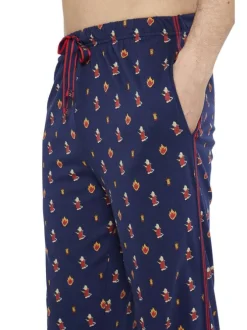 Pyjama long en coton rouge avec une coupe droite et un col rond