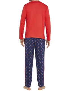 Pyjama long en coton rouge avec une coupe droite et un col rond