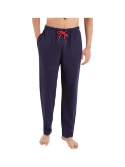 Pyjama long en coton rouge rayé avec une coupe droite et un col rond