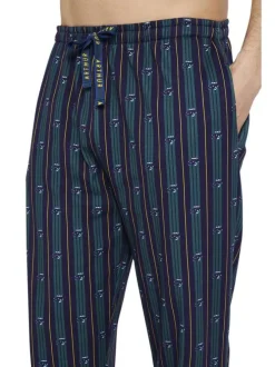 Pyjama long en coton sapin avec une coupe droite et un col V