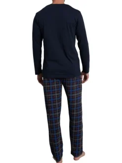 Pyjama long marine imprimé avec une coupe droite un col rond et pantalon tartan