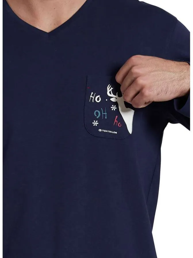 Pyjama long marine imprimé avec une coupe droite un col v et des manches longues