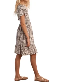 Robe courte beige imprimée avec une coupe droite et un col carré
