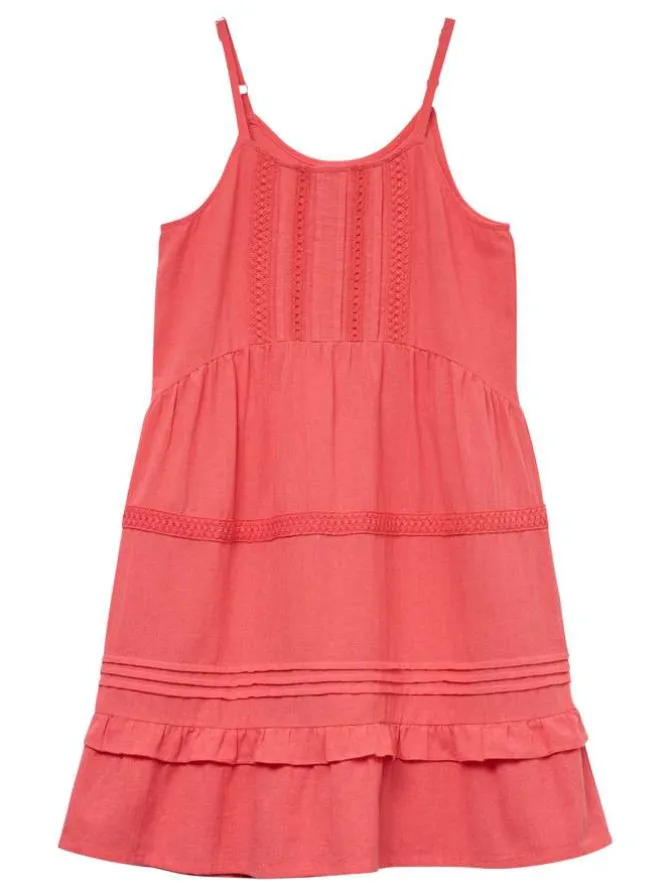 Robe courte en coton corail uni avec une coupe droite et un col rond