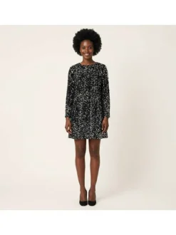 Robe courte noire avec sequins argentés brodés et manches longues