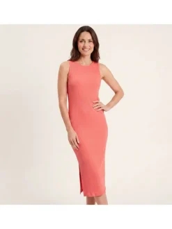 Robe longue en coton biologique corail unie pourvue d'une coupe moulante