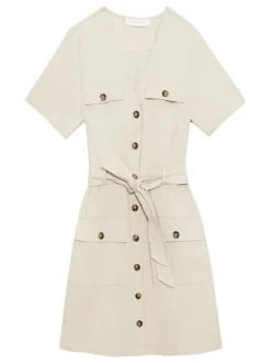 Robe chemise courte beige unie à coupe droite et à col v avec une ceinture