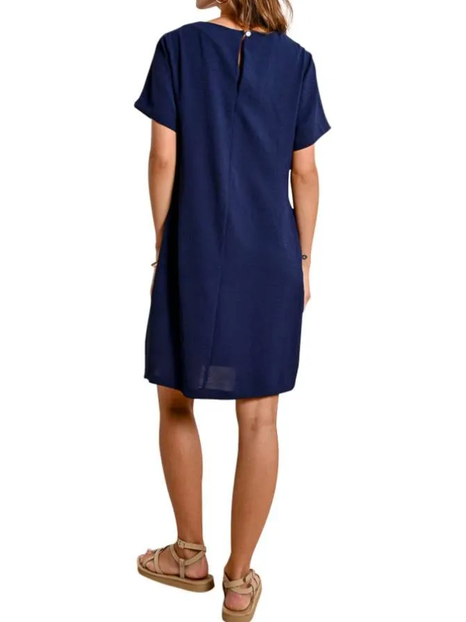 Robe courte avec des manches courtes marine unie une coupe droite et un col rond