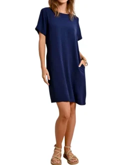 Robe courte avec des manches courtes marine unie une coupe droite et un col rond