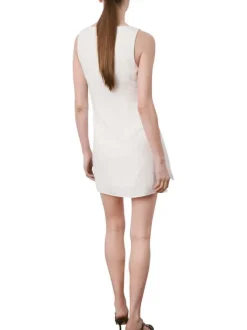 Robe courte beige unie pourvue de liens à nouer sur le côté