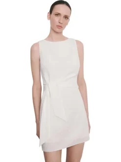 Robe courte beige unie pourvue de liens à nouer sur le côté