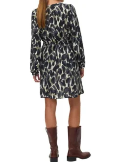 Robe courte blanche, noire et kaki avec une coupe fluide et un col V