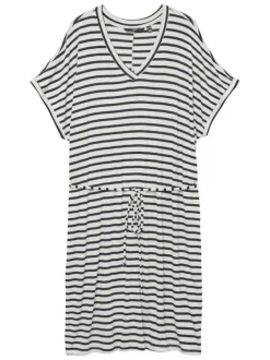 Robe courte blanche à rayures bleues marine avec une coupe droite fluide