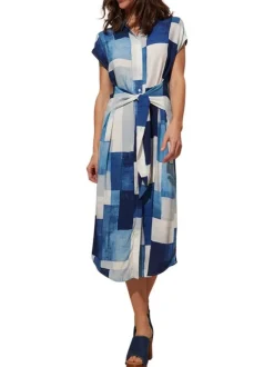 Robe courte bleu avec des motifs à carreaux une coupe droite et un col à revers