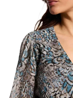 Robe courte bleue animalier avec une coupe cintrée et un col V avec boutons