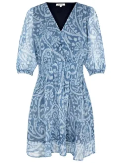 Robe courte bleue à motif floral avec une coupe cintrée et un col croisé