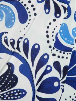Robe courte bleue sans manche coupe cintrée pourvue d'un col v
