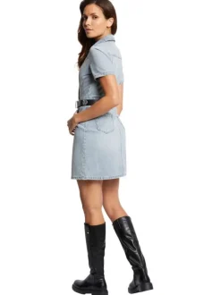 Robe courte bleu jean clair unie cintrée à col français et à manches courtes