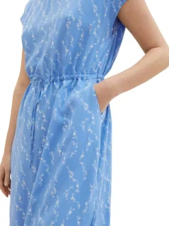 Robe courte ciel imprimée coupe cintrée col rond et à manches courtes