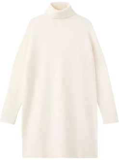 Robe courte écrue effet lainage pourvue d'un col roulé et de manches longues