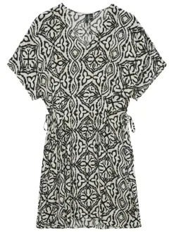 Robe courte écrue à motifs avec un col V et des manches courtes