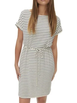 Robe courte écrue à rayures coupe cintrée pourvue d'un col rond