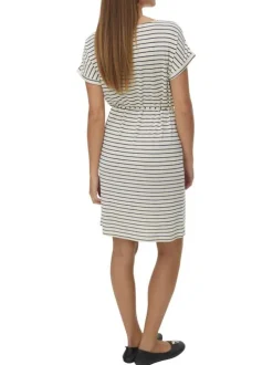 Robe courte écrue à rayures coupe cintrée pourvue d'un col rond