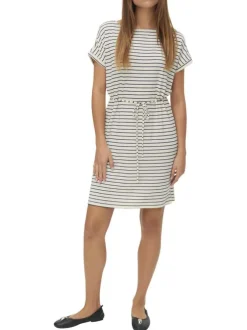 Robe courte écrue à rayures coupe cintrée pourvue d'un col rond