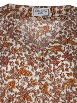 Robe courte Damae écrue fleurie à coupe ajustée col v et à manches longues