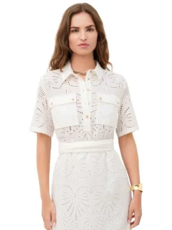 Robe courte en coton blanche pourvue d'un col à revers et de manches courtes