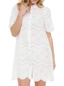 Robe courte en coton blanche unie pourvue de broderie anglaise