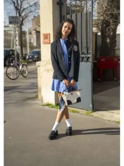 Robe courte en coton bleue unie avec une coupe trapèze et un col à revers