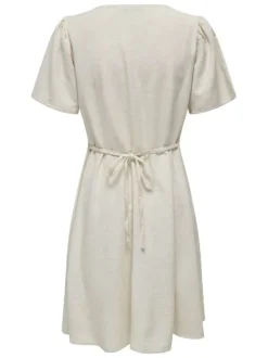 Robe courte en coton écrue unie avec une coupe fluide et un col v