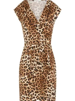 Robe courte en coton léopard avec une coupe droite et un col v