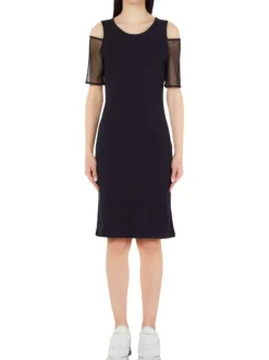 Robe courte en coton noire unie avec une coupe droite et un col rond