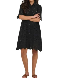 Robe courte en coton noire unie pourvue de broderie anglaise